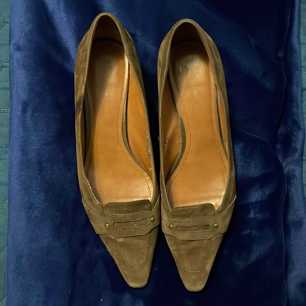 Taupe colored suede low heeled pumps
